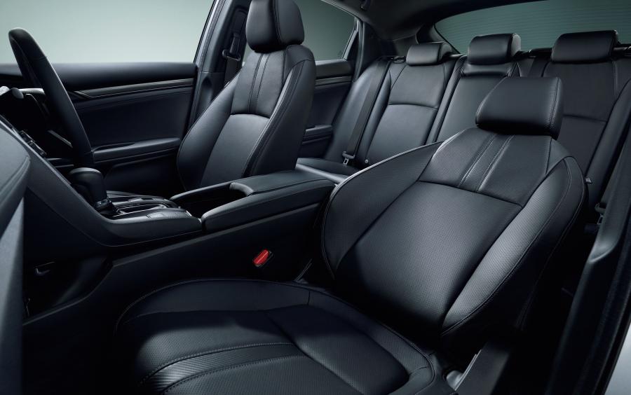 Интерьер Honda Civic Hatchback (FK) 2017 года  (JP) (фото 5 из 14)